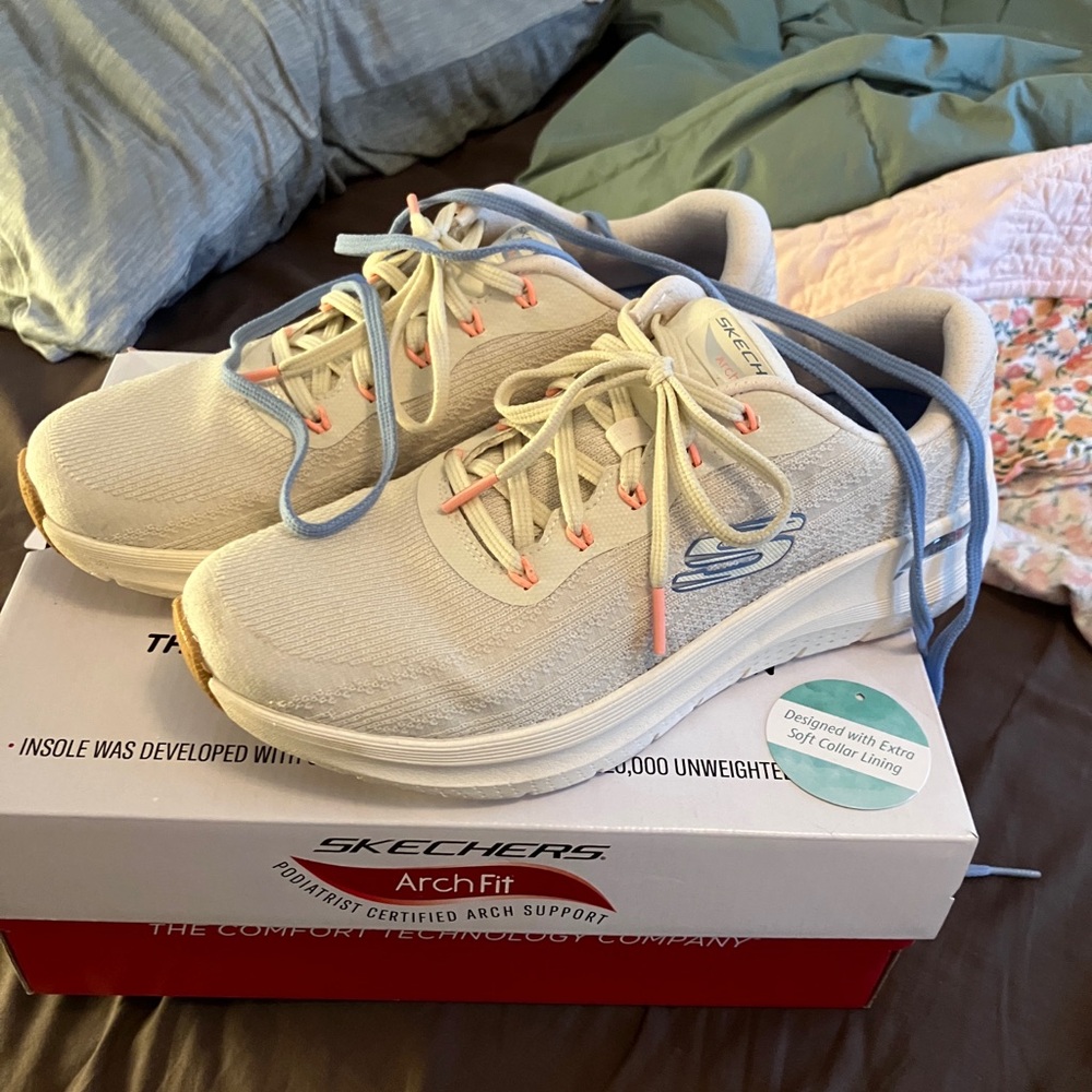 WOMEN'S SKECHERS 150050 ARCH FIT 2.0 WALKING SHOES WHITE